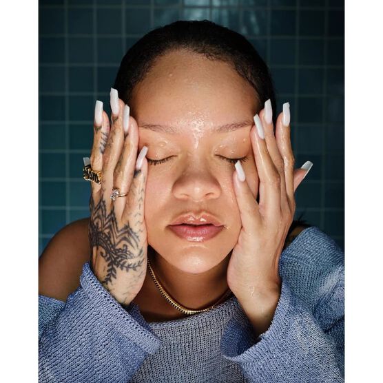 Esfoliante Facial Fenty Skin Cherry Dub